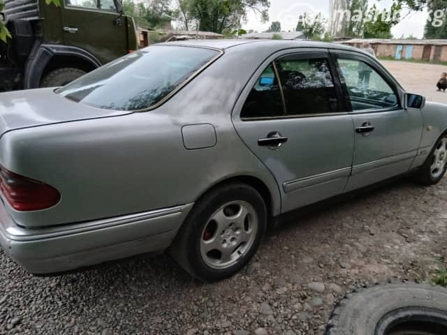 Mercedes-Benz E-Класс II (W210, S210) 230 2.3 MT