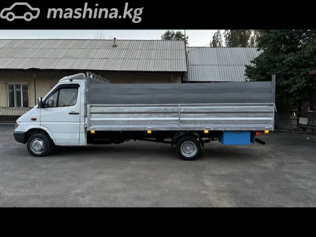 Mercedes-Benz Бортовой (4х2)