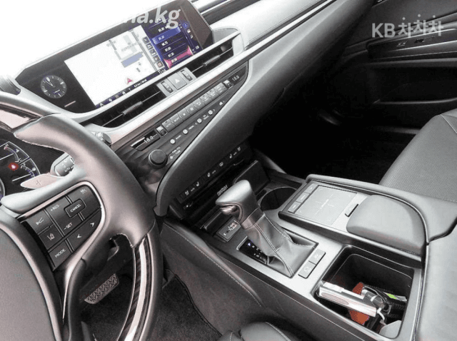 Lexus ES VII 300h 2.5hyb CVT