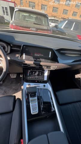 Audi Q6 40 TFSI 2.0 AMT 4WD