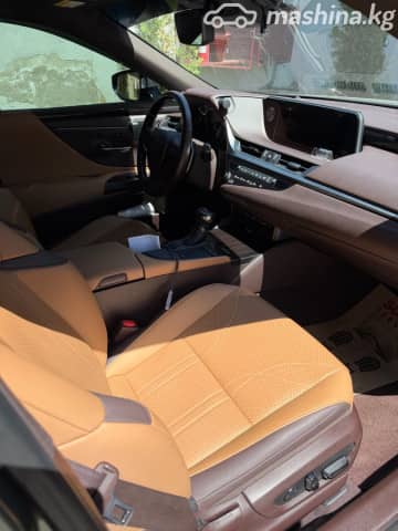 Lexus ES VII 300h 2.5hyb CVT