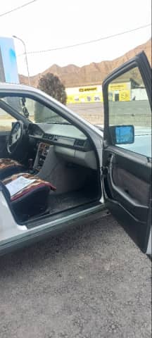 Mercedes-Benz W124 230 2.3 MT
