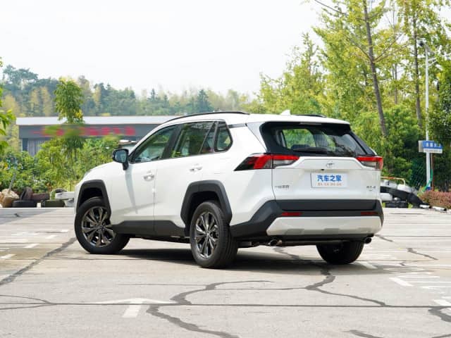Toyota RAV4 V (XA50) 2.0 MT