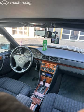 Mercedes-Benz W124 220 2.2 AT