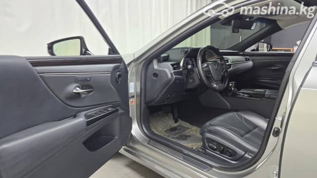 Lexus ES VII 300h 2.5hyb CVT