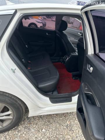 Kia K5 II 2.0 AT