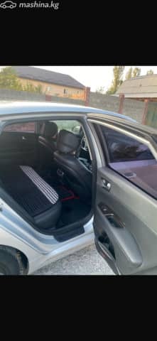Kia K5 II 2.0 AT