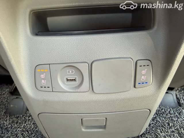 Kia Carnival III 2.2d AT