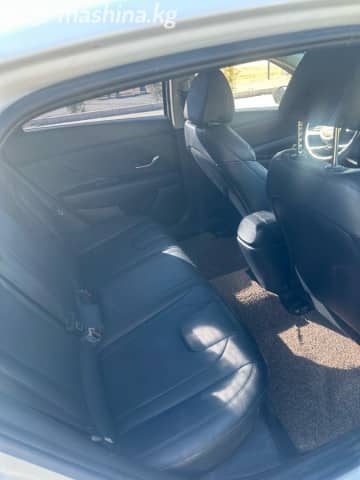 Hyundai Avante VII 1.6 AT