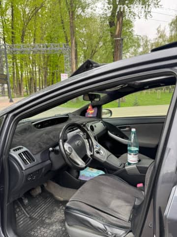 Toyota Prius III Рестайлинг (XW30) 1.8hyb AT