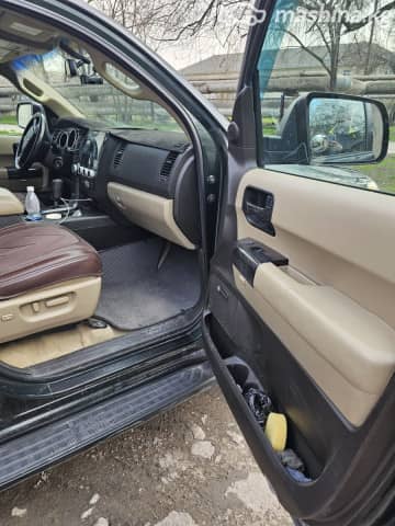 Toyota Sequoia II 5.7 AT 4WD