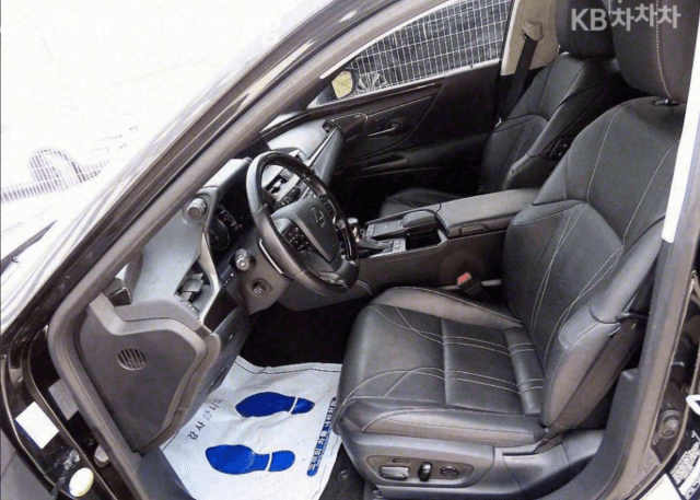 Lexus ES VII 300h 2.5hyb CVT