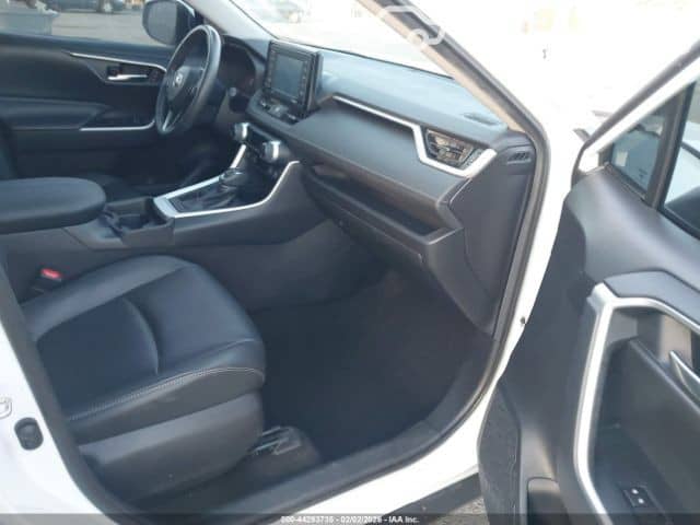 Toyota RAV4 V (XA50) 2.5 AT