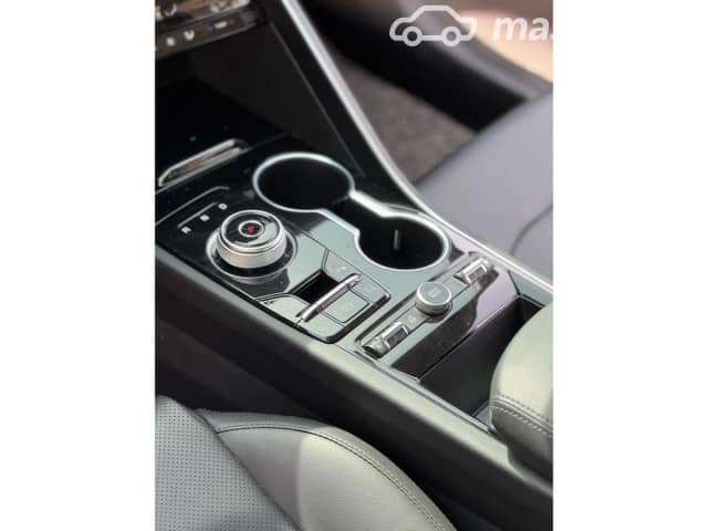 Kia K5 III 2.0hyb AT