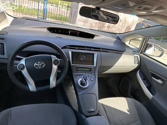 Toyota Prius III (XW30) 1.8hyb AT