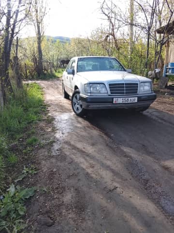 Mercedes-Benz E-Класс I (W124) 220 2.2 MT