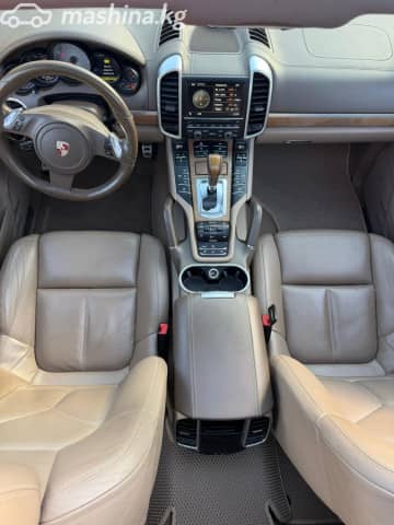 Porsche Cayenne II (958) Turbo 4.8 AT 4WD