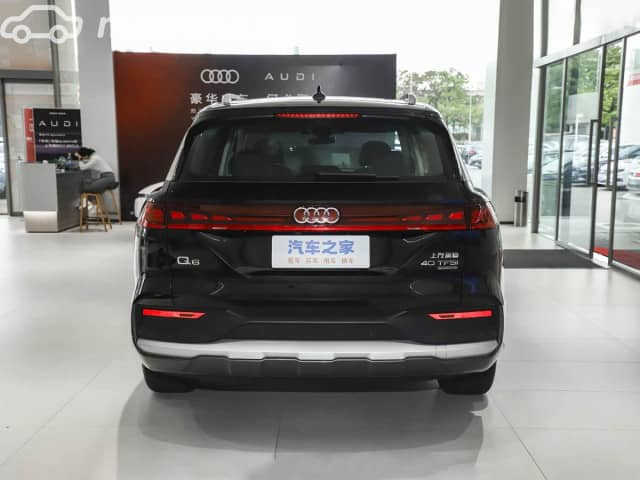 Audi Q6 40 TFSI 2.0 AMT 4WD
