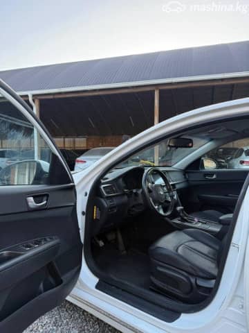Kia K5 II 2.0 AT