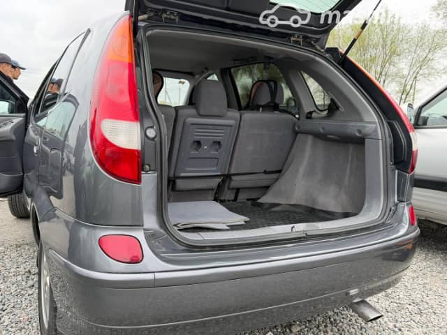 Nissan Almera Tino 1.8 MT