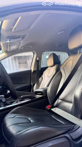 Hyundai Avante VII 1.6 AT