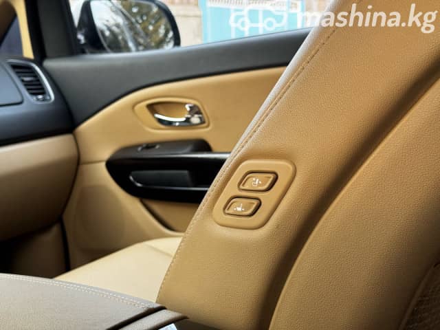 Kia Carnival III 2.2d AT