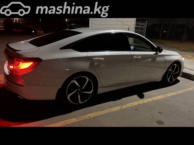 Honda Accord X Рестайлинг 2.0 AT
