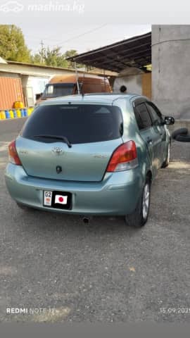 Toyota Yaris II Рестайлинг 1.3 AT