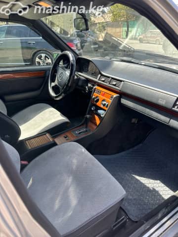 Mercedes-Benz E-Класс I (W124) 220 2.2 AT