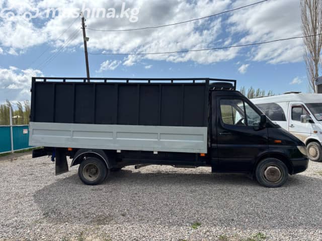 Mercedes-Benz Бортовой (4х2)