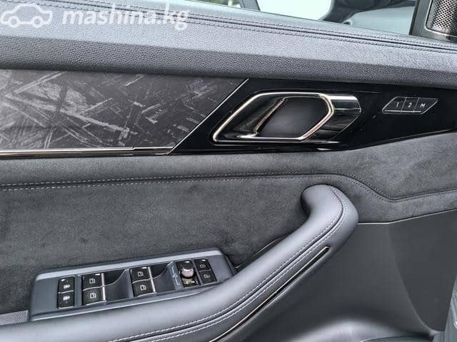 Lynk & Co 09 MHEV 2.0 AT 4WD