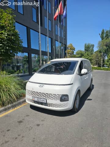 Hyundai Staria 2.2d AT 4WD