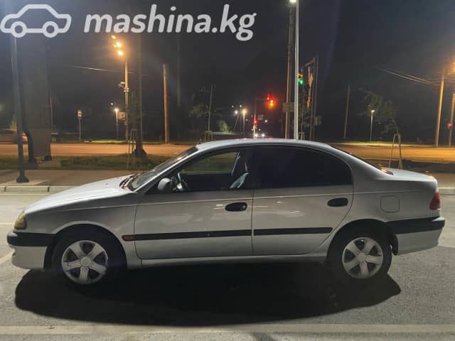 Toyota Avensis I Рестайлинг 1.6 MT