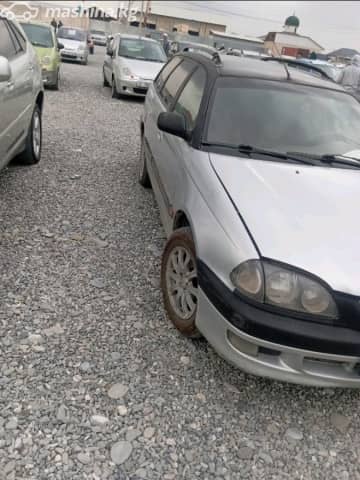 Toyota Avensis I 1.8 MT