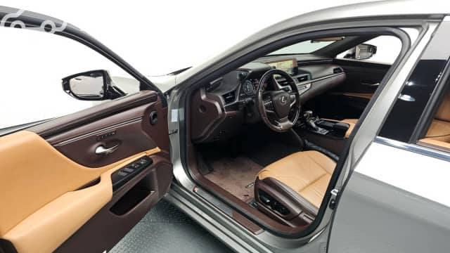 Lexus ES VII 300h 2.5hyb CVT