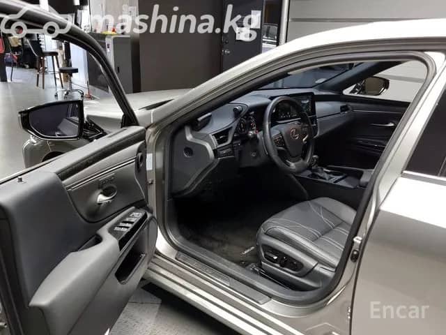Lexus ES VII Рестайлинг 300h 2.5hyb CVT