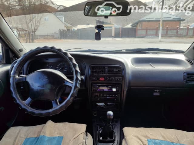 Nissan Primera I (P10) 1.6 MT