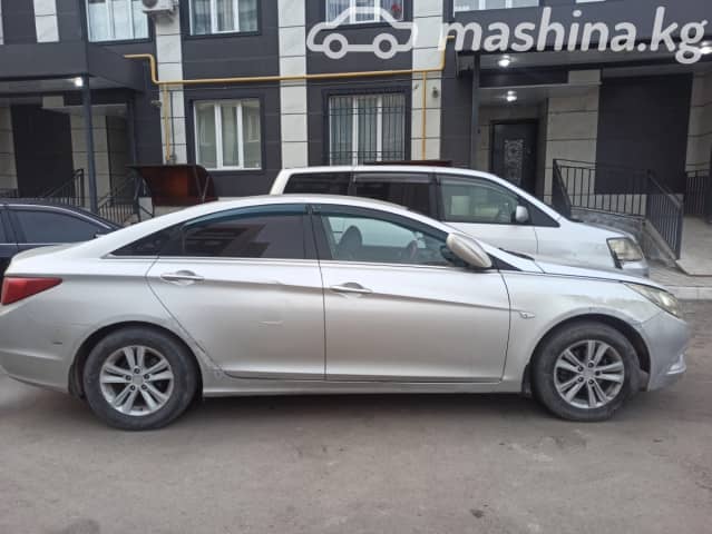 Hyundai Sonata VI (YF) 2.0 AT Газ