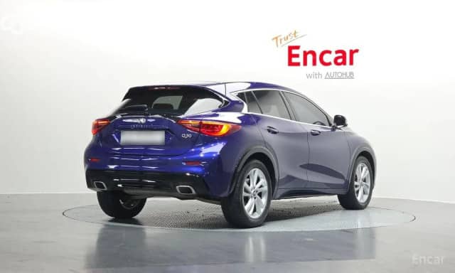 Infiniti Q30 2.0 AMT