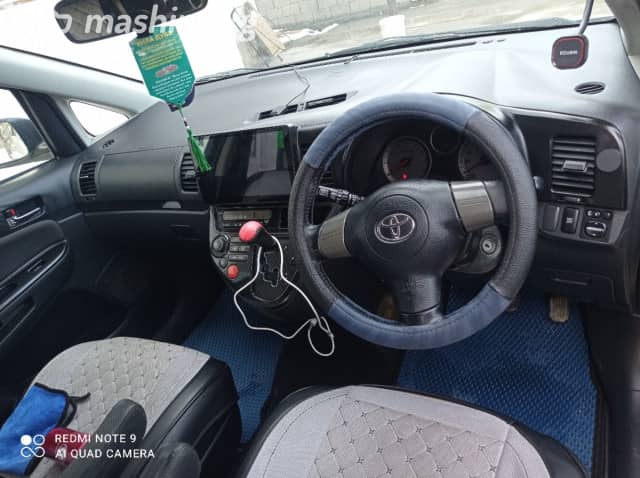 Toyota Wish I Рестайлинг 2.0 CVT