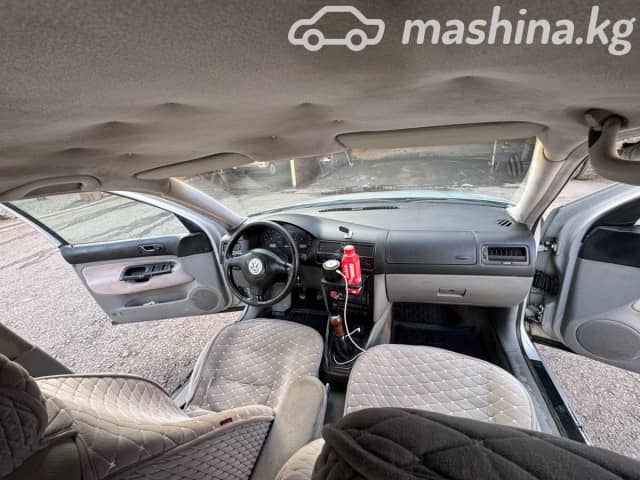 Volkswagen Bora 1.6 MT