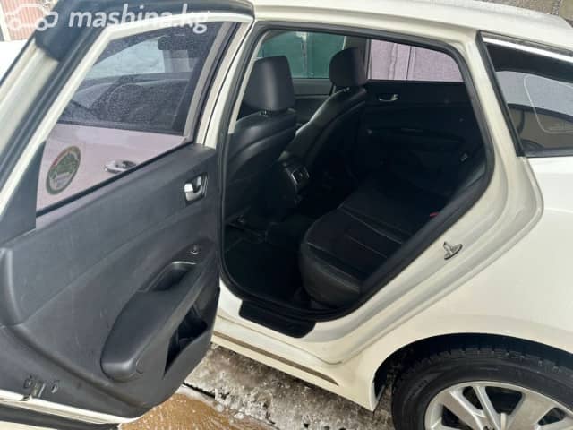 Kia K5 II 2.0 AT