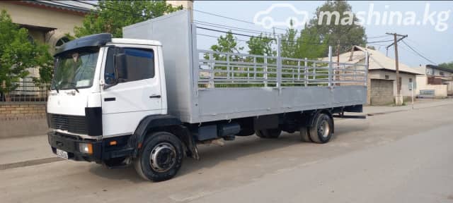 Mercedes-Benz Бортовой (4х2)