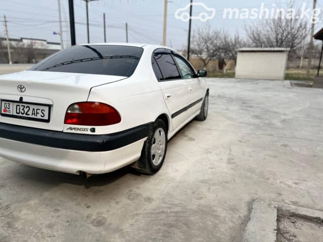 Toyota Avensis I 1.6 MT