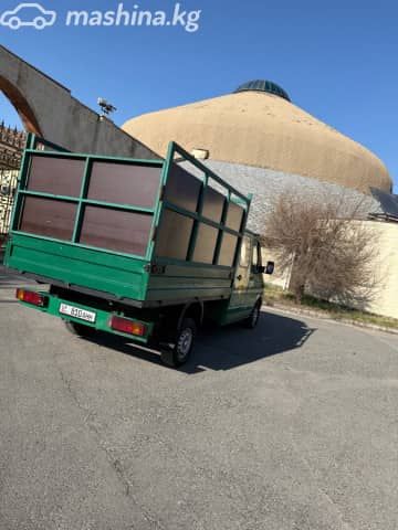 Mercedes-Benz Бортовой (4х2)