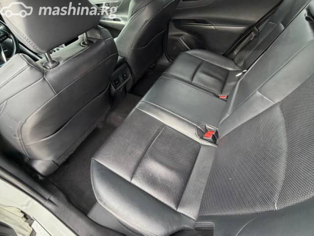 Toyota Venza II 2.5hyb CVT 4WD