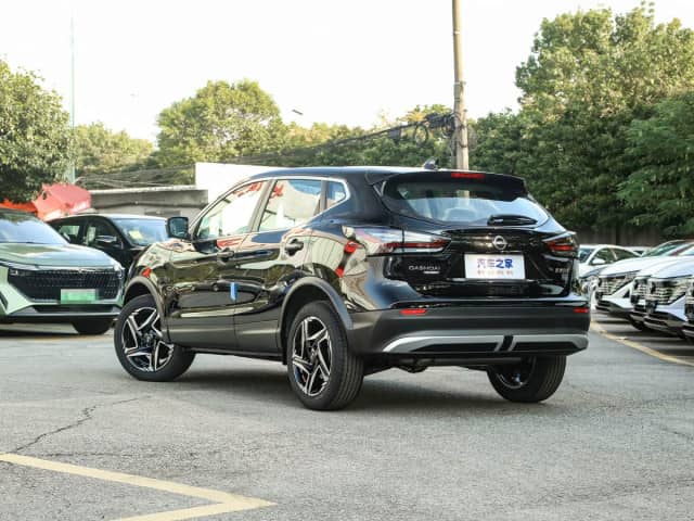 Nissan Qashqai II Рестайлинг 2 2.0 CVT