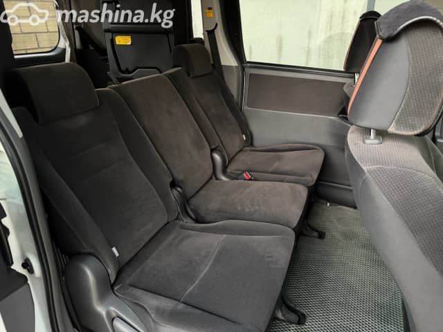 Toyota Voxy II (R70) 2.0 CVT 4WD