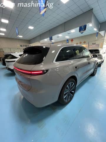 LiXiang L6 1.5hyb AT 4WD