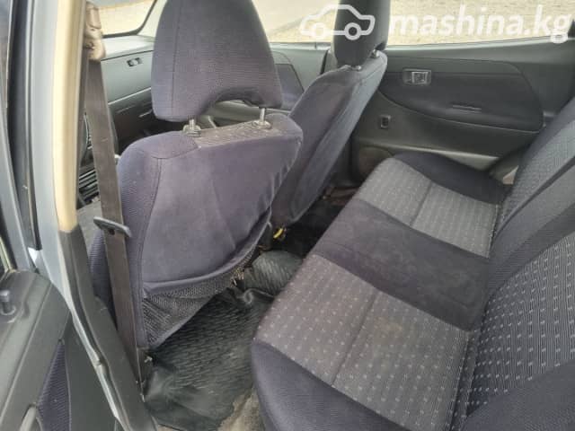 Daihatsu Storia 1.3 MT